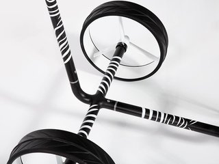 JuCad Carbon Zebra handwagen, wit/zwart mat afwerking in 3K design + draagtas JTT