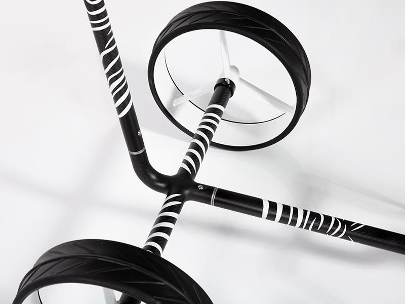 JuCad Carbon Zebra handwagen, wit/zwart mat afwerking in 3K design + draagtas JTT