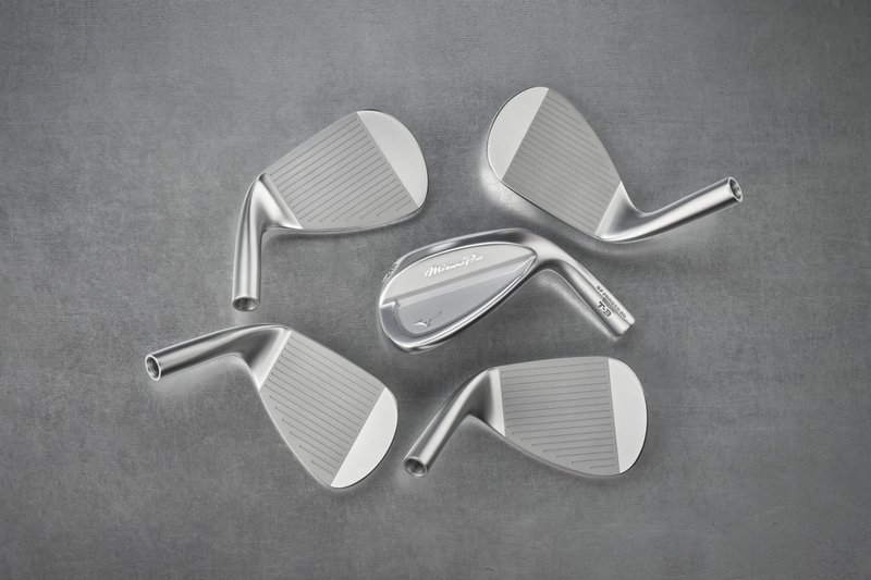 Mizuno Pro T-3 Soft White Satin wedge, staal