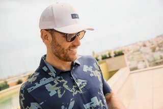 Travis Mathew Favorite Hello heren polo, total eclipse