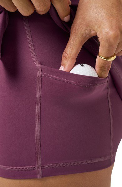 Travis Mathew Game Set Match Moveknit dames skort, damson