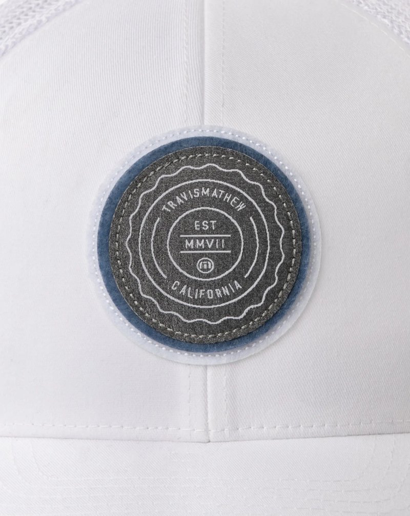 Travis Mathew The Patch heren pet, wit