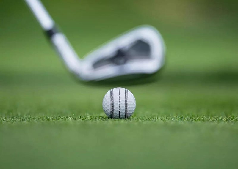 TaylorMade Tour Response Stripe golfballen