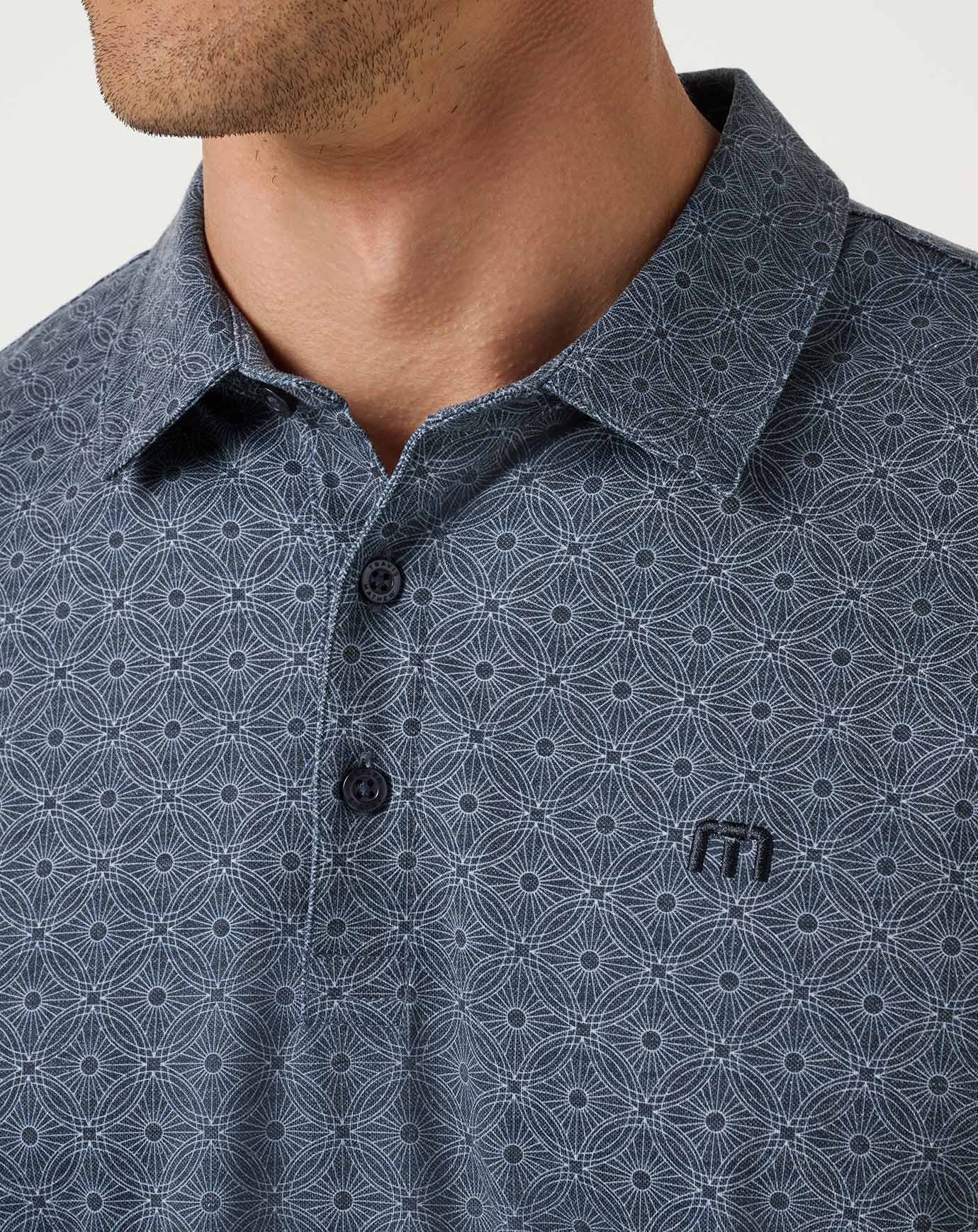 Travis Mathew Featherweight Trophy Ready heren polo, total eclipse