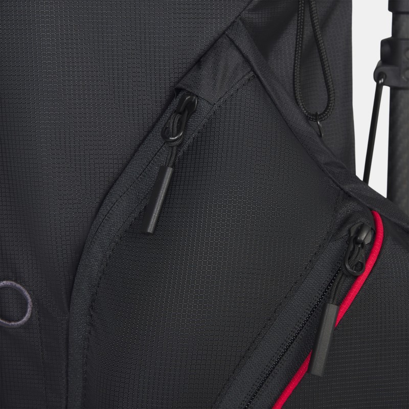 Verbeterde hoogwaardige ritsen op de vakken van de Titleist Players 4 Carbon tas