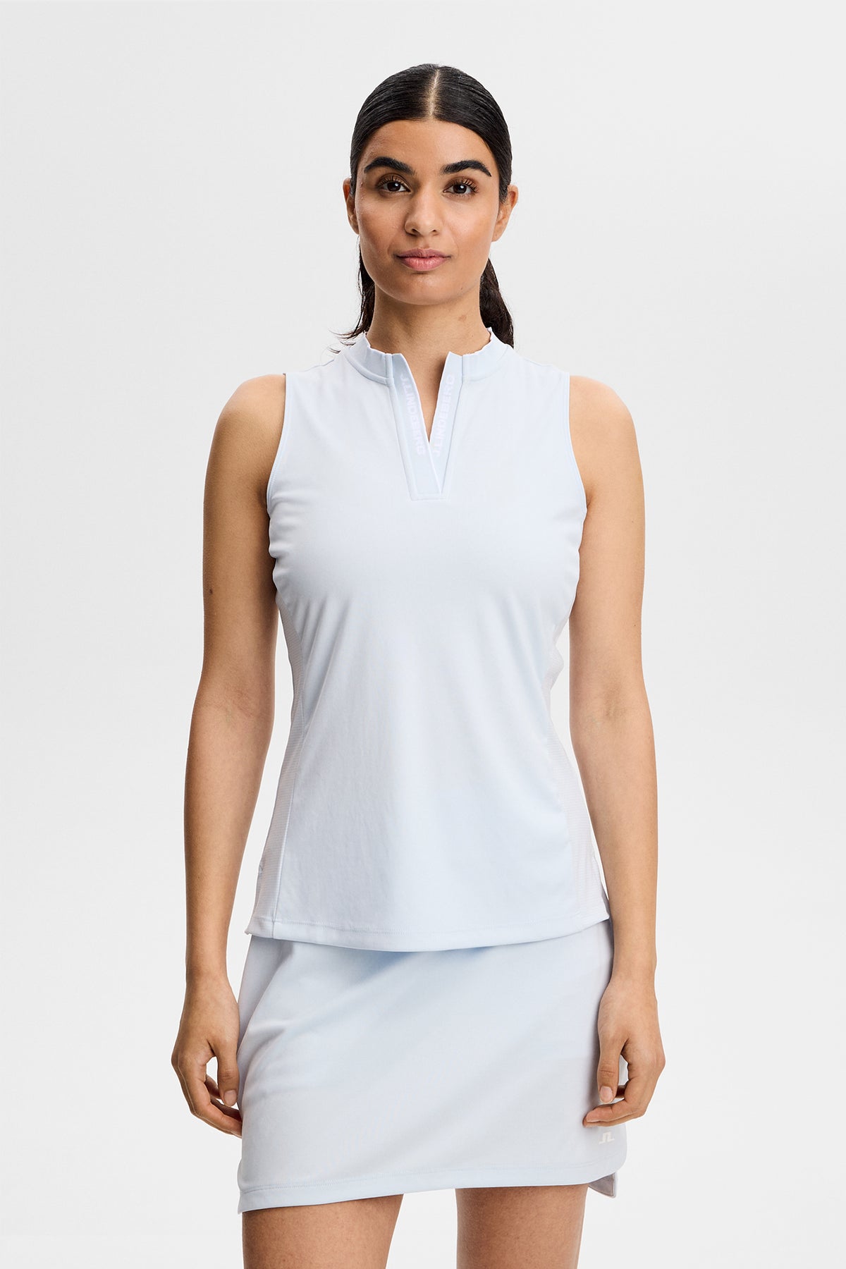 J.Lindeberg Leya Sleeveless Top Skywriting - vooraanzicht met jacquard ribkraag
