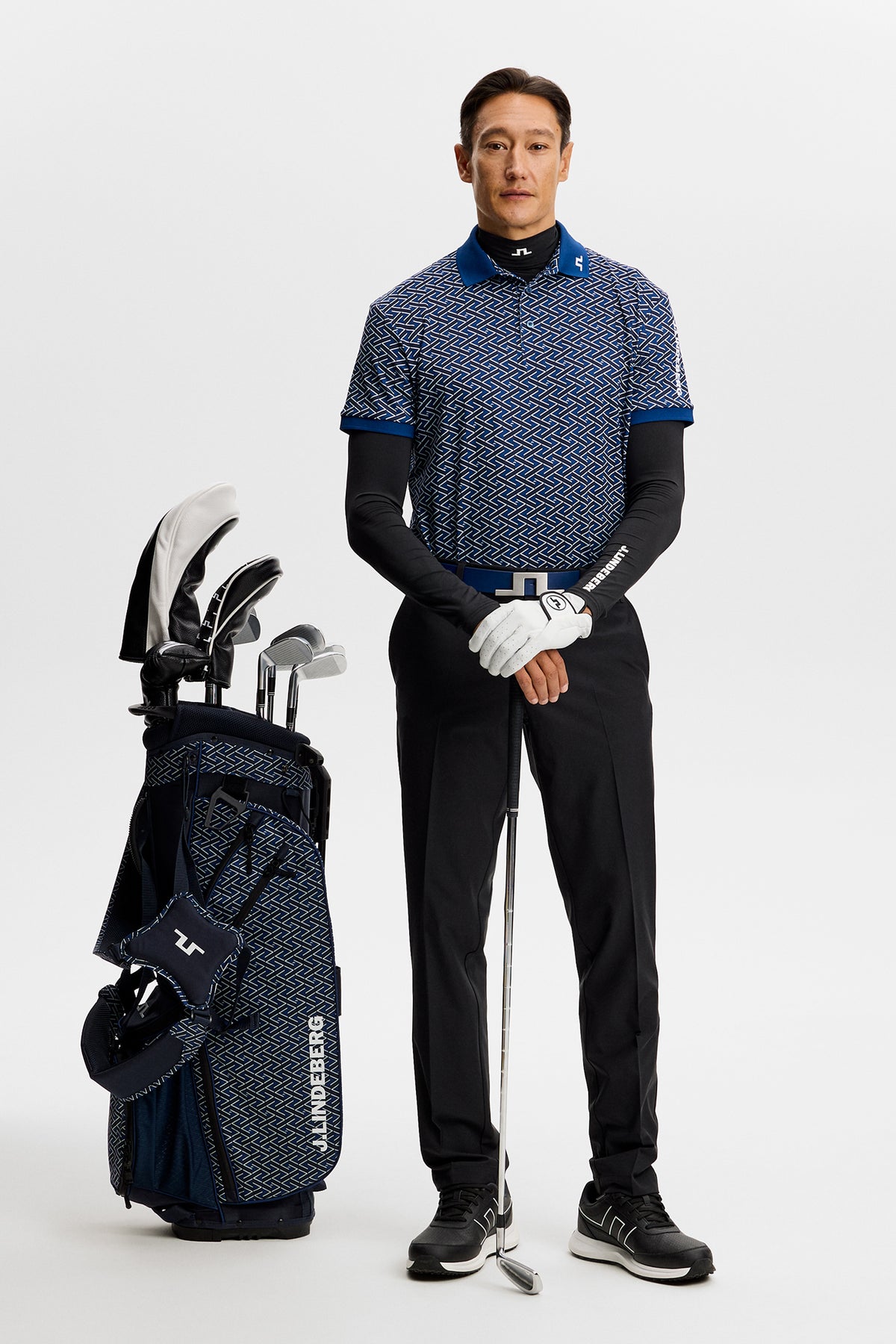 J.Lindeberg Tour Tech Print Polo Ladder Estate Navy - detail van borduursel en print