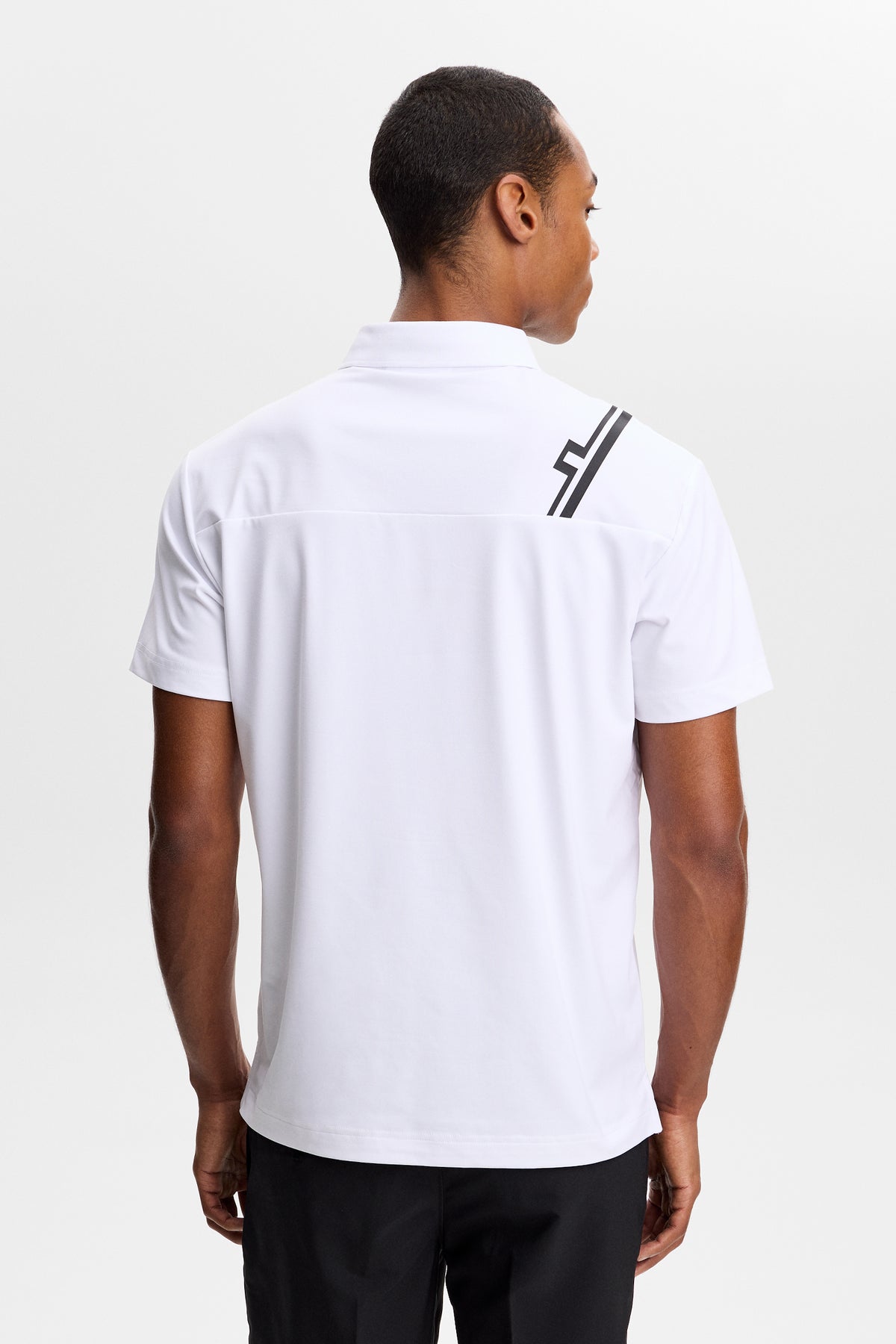J.Lindeberg Fred Polo White – achterzijde met streep-logo detail