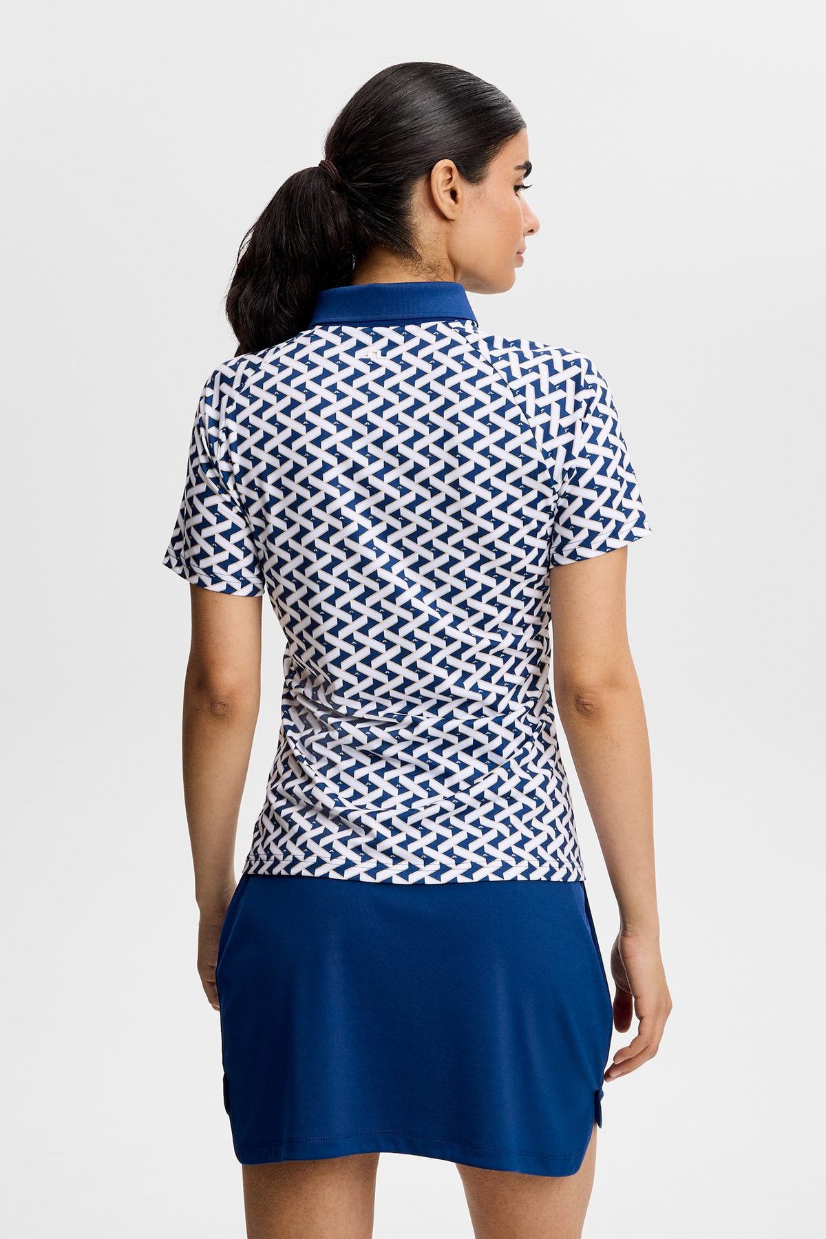 J.Lindeberg Chiara Polo Ladder Estate White – zijkant en mouwprint