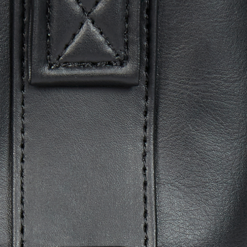 Premium synthetisch waterbestendig materiaal met gewatteerde details