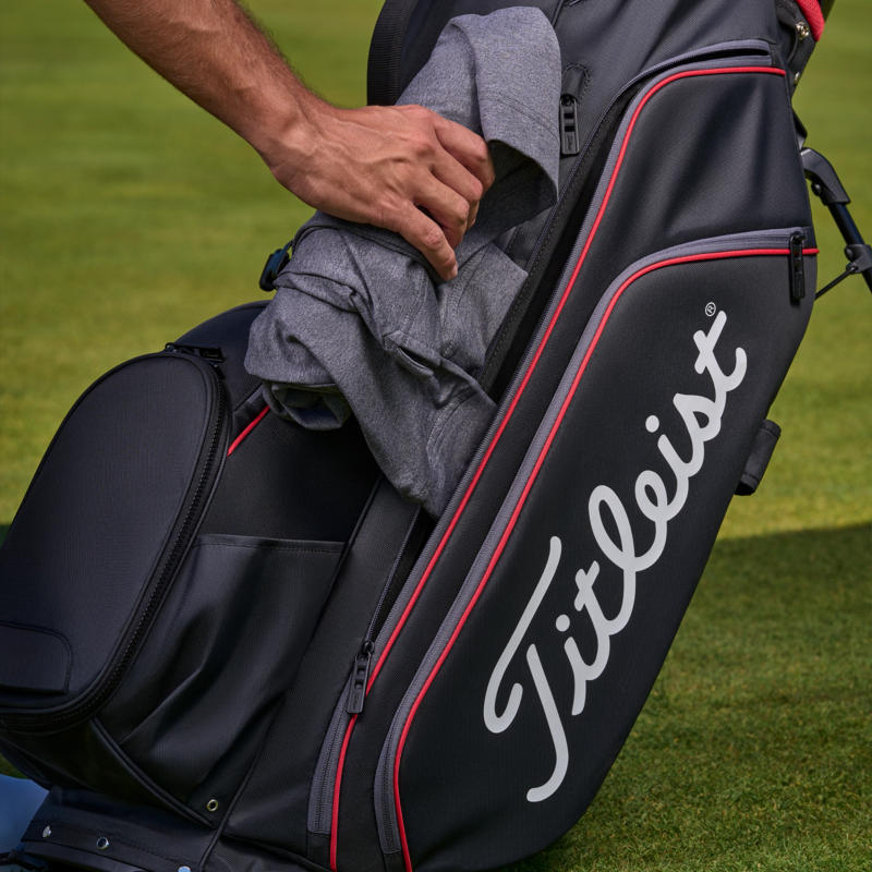Titleist Hybrid 14 StaDry — Verbeterde opbergruimte en toegankelijkheid van de vakken