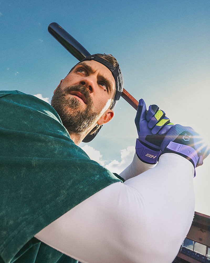 Under Armour HeatGear compressieshirt met lange mouwen – in actie ter demonstratie van de bewegingsvrijheid van de raglanmouwen