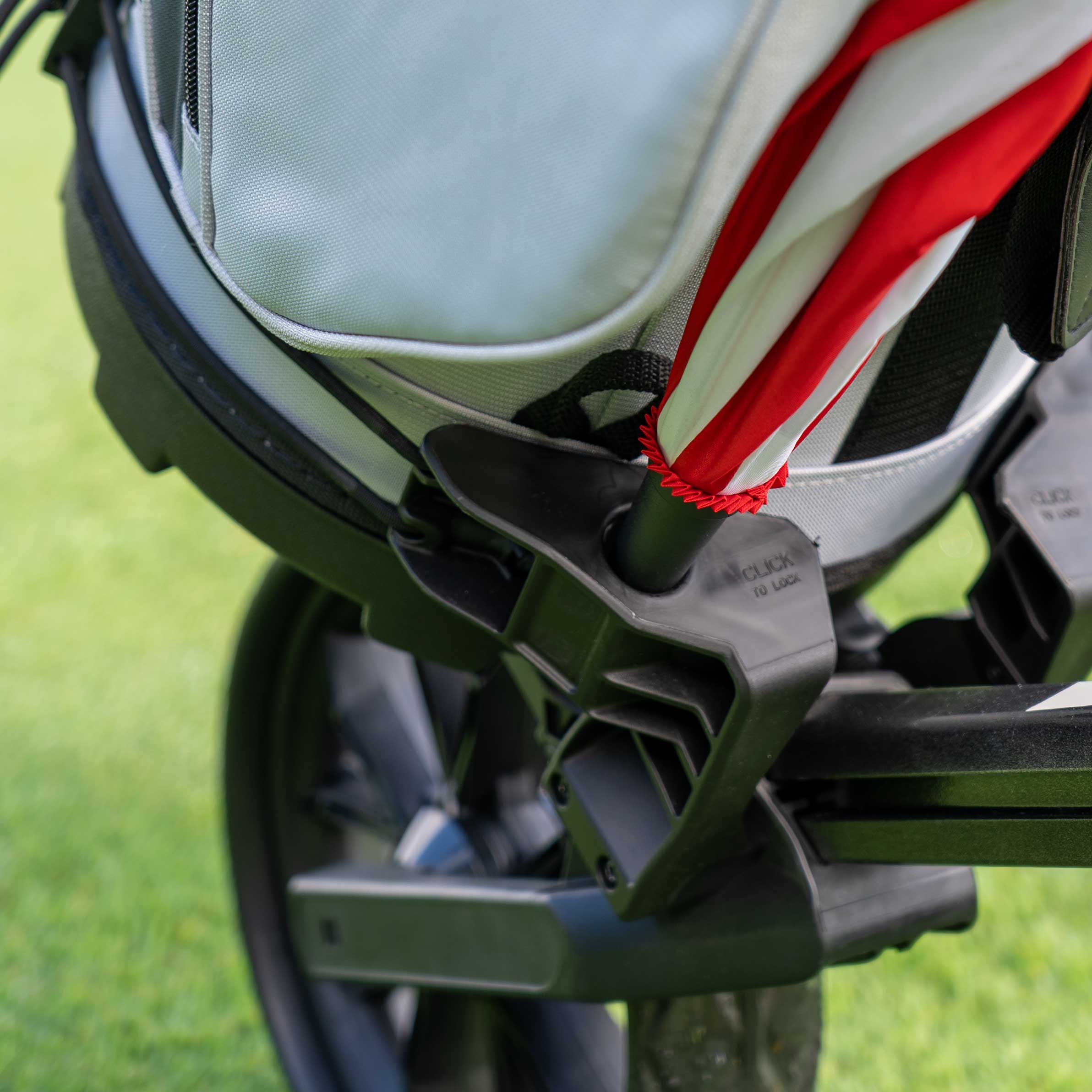 Bag Boy Slimfold — geïntegreerd opbergsysteem voor paraplu's