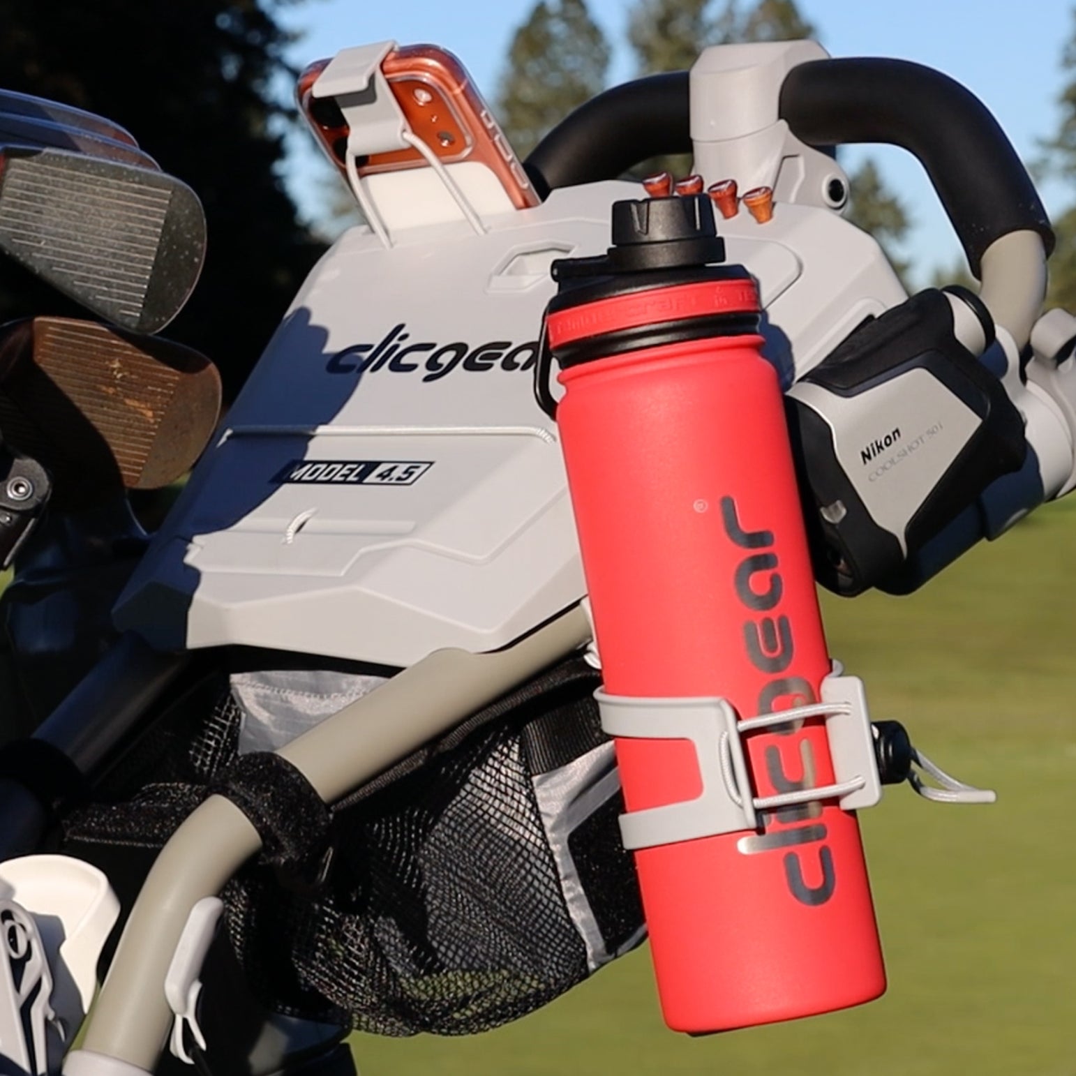 Clicgear Waterfles in gebruik op de golfbaan
