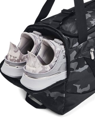 Dubbele insteekvakken voor waterflessen aan de zijkant van de Undeniable 5.0 Small Duffle Bag