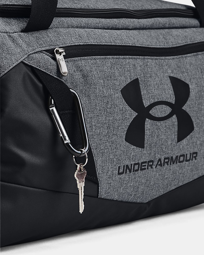 Groot voorvak met rits en MOLLE-webbing op Undeniable 5.0