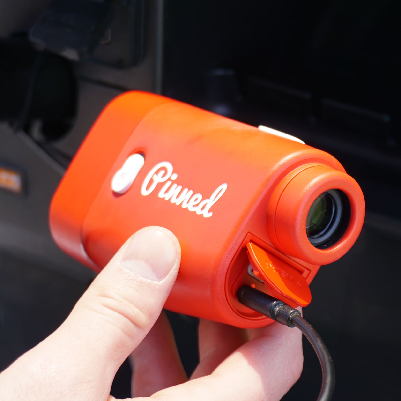 Pinned Prism+ Rangefinder USB-C oplaadbare batterij opladen