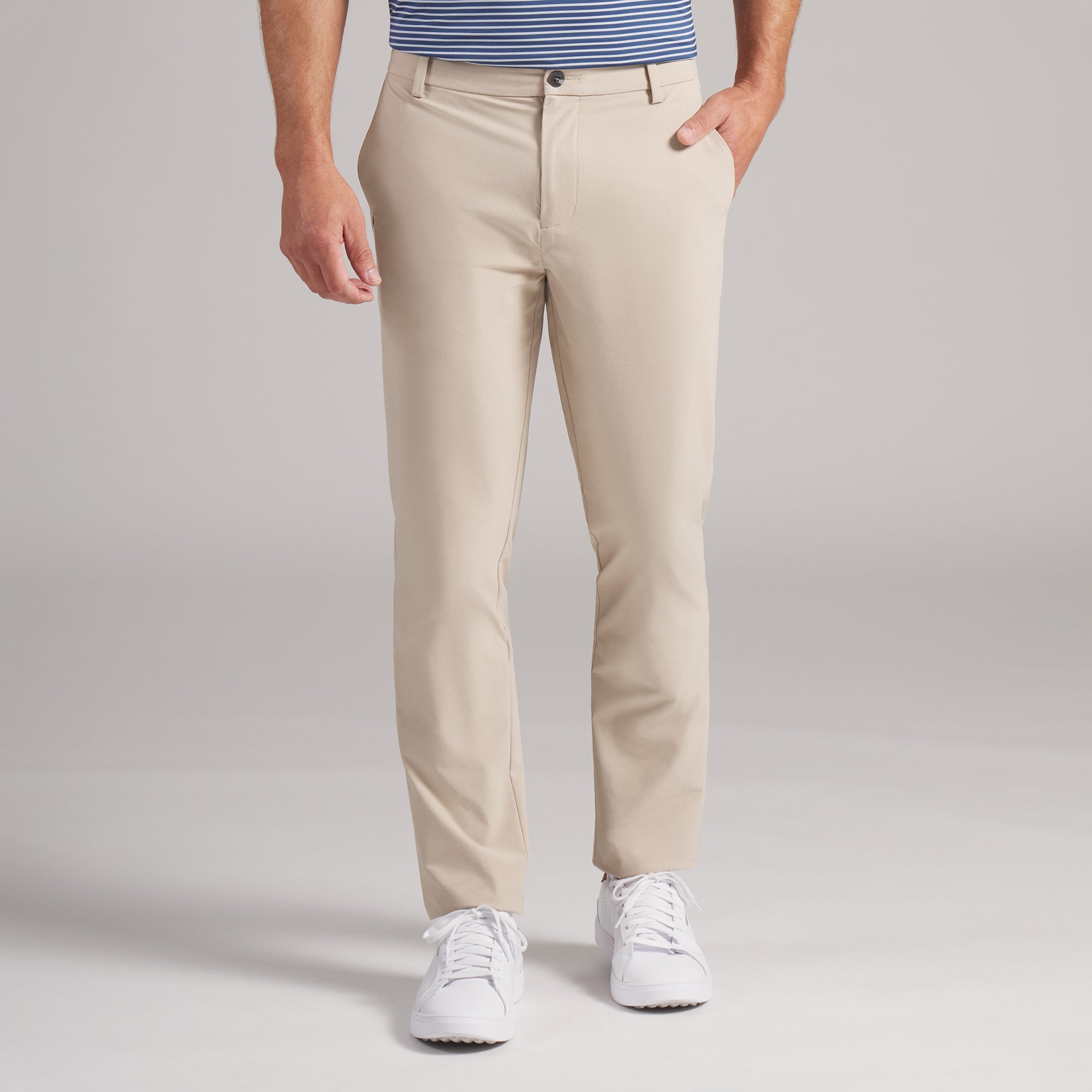 Puma 101 Avant Golf Pants Birch – vooraanzicht op model