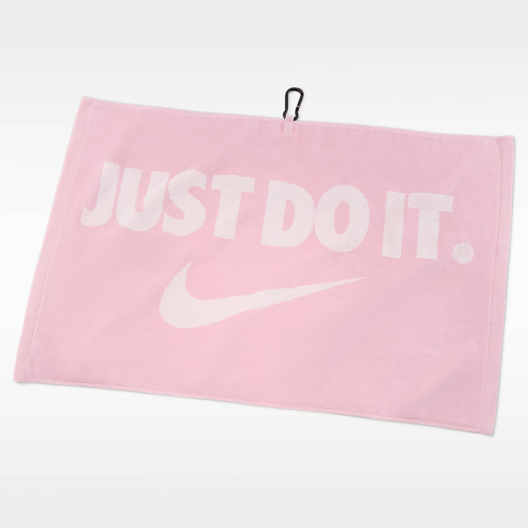 Nike Performance Golfhanddoek bevestigd aan golftas met karabijnhaakclip