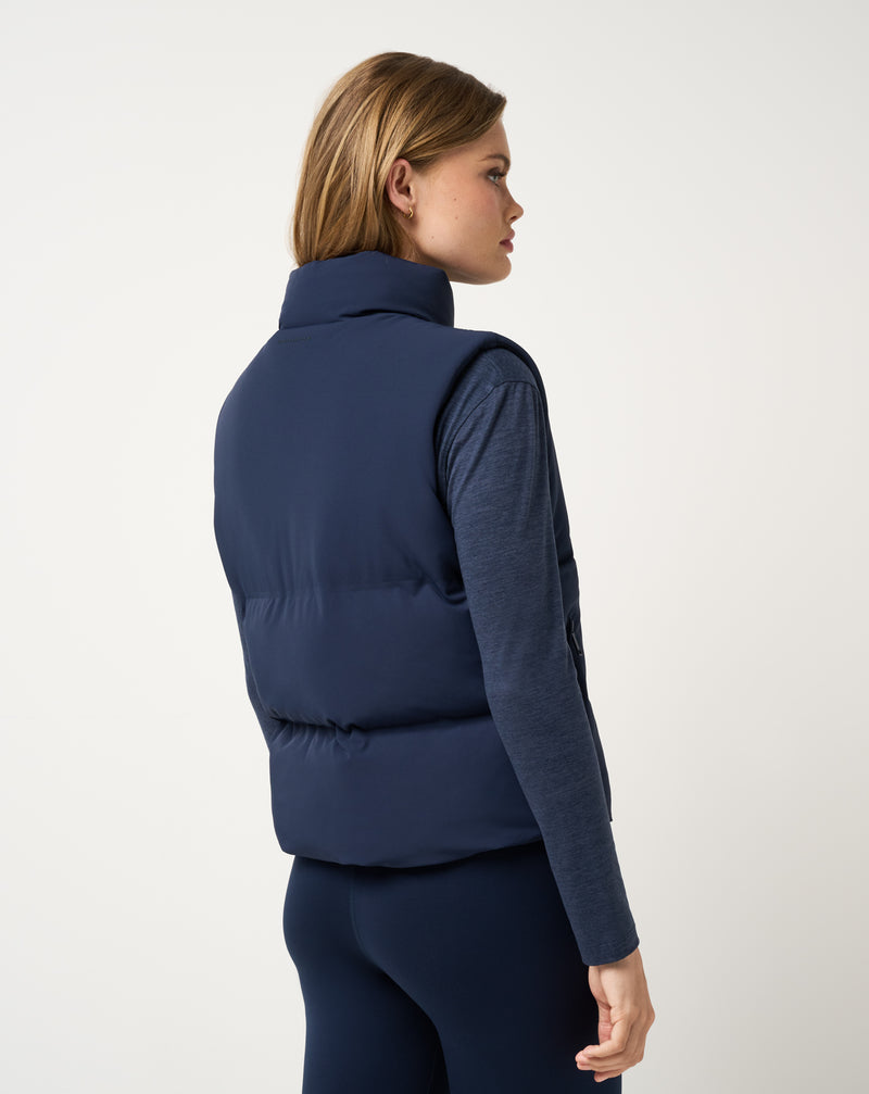 Travis Mathew Moontide Bonded Vest 2.0 – detail van horizontaal gebonden panelen