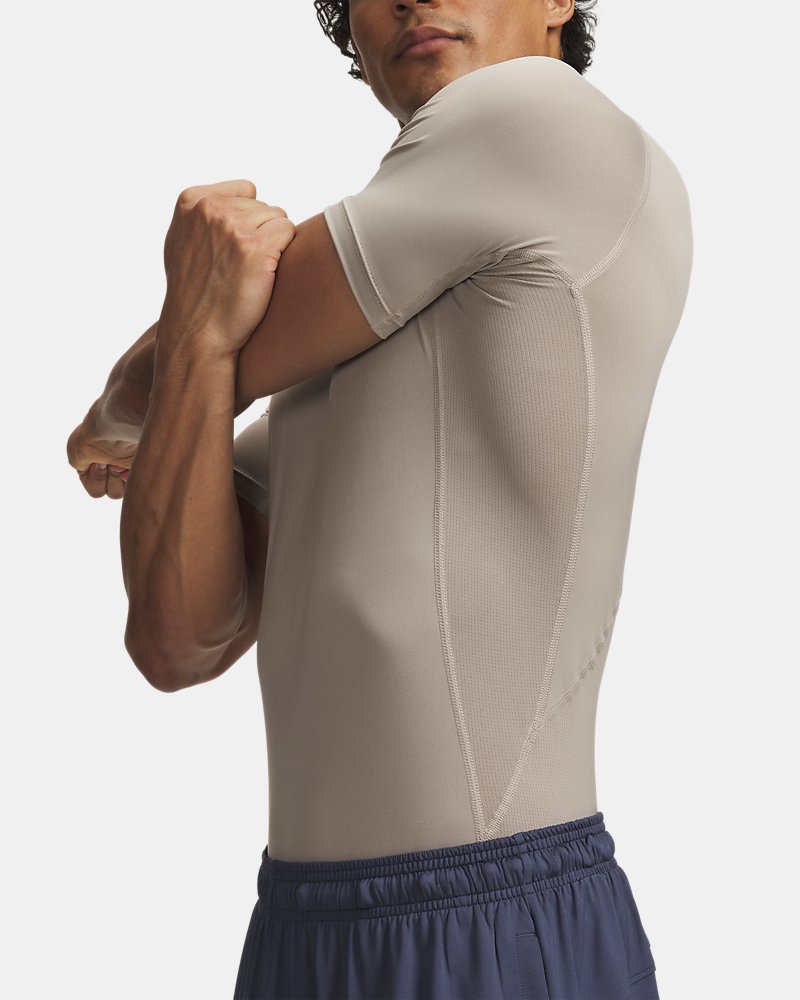 Under Armour HeatGear compressieshirt zijkant detail – mesh ventilatiepanelen