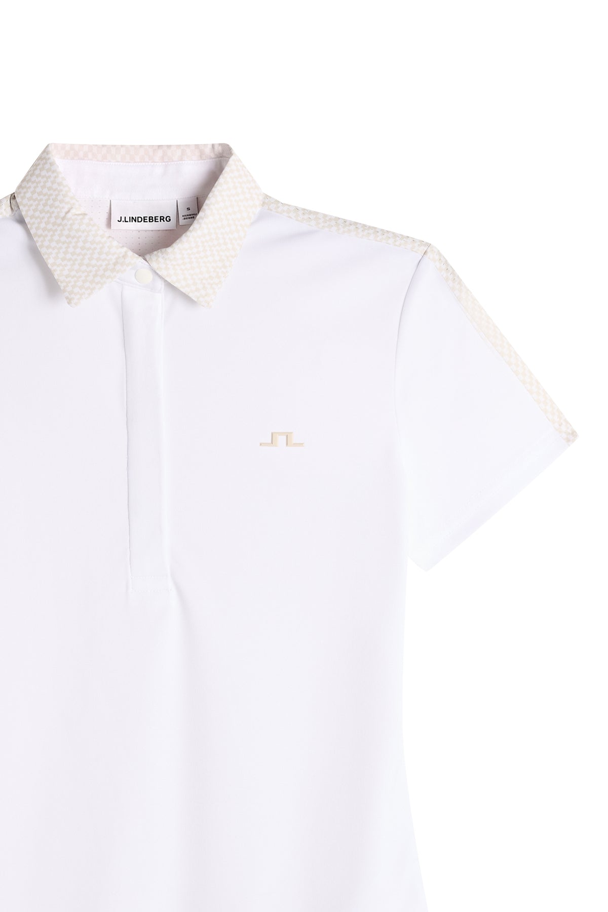 J.Lindeberg Cara Polo Print Wit – lifestyle weergave van de polo in actie op de baan