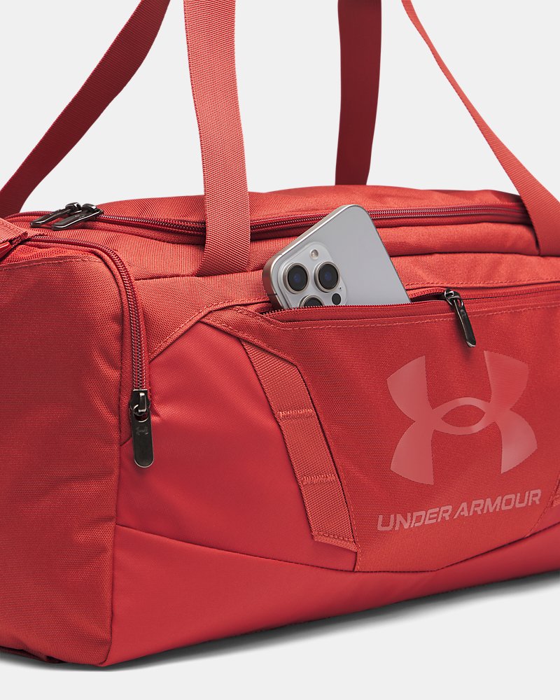 UA Undeniable 5.0 XS Duffle voorvak detail