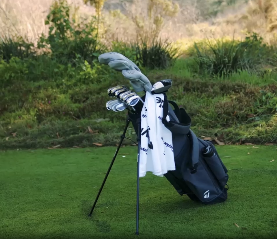 TaylorMade FlexTech Stand Bag in gebruik op de baan